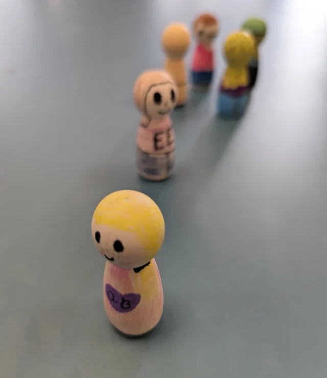 Met behulp van deze poppetjes hadden wij een heel waardevol en mooi #kringgesprek over #vriendschap in de #klas.

Hoe ik dit heb aangepakt? Dat lees je op #inmijnklas.nl 

De link staat in de bio!

#kring #jenaplan #jenaplannederland @jenaplannederland #gesprek #bovenbouw #onderwijs #basisschool #basisonderwijs @openbaaronderwijsgroningen